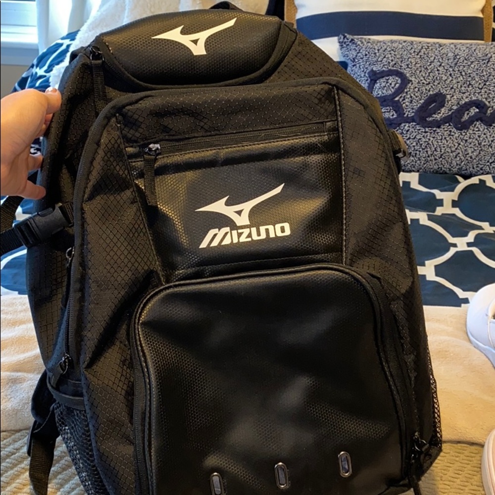 MIZUNO BACKPACK GREAT FOR SPORTS
